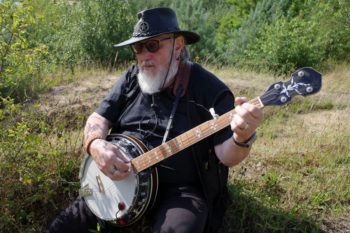 Adult learning to play the Banjo
